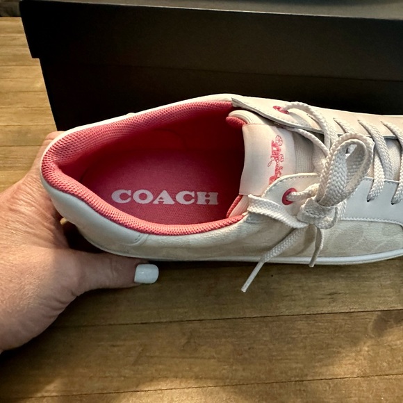 Coach Clip Low Top Sneaker In Signature Canvas in Optic White Petunia Size 10 - Picture 10 of 13
